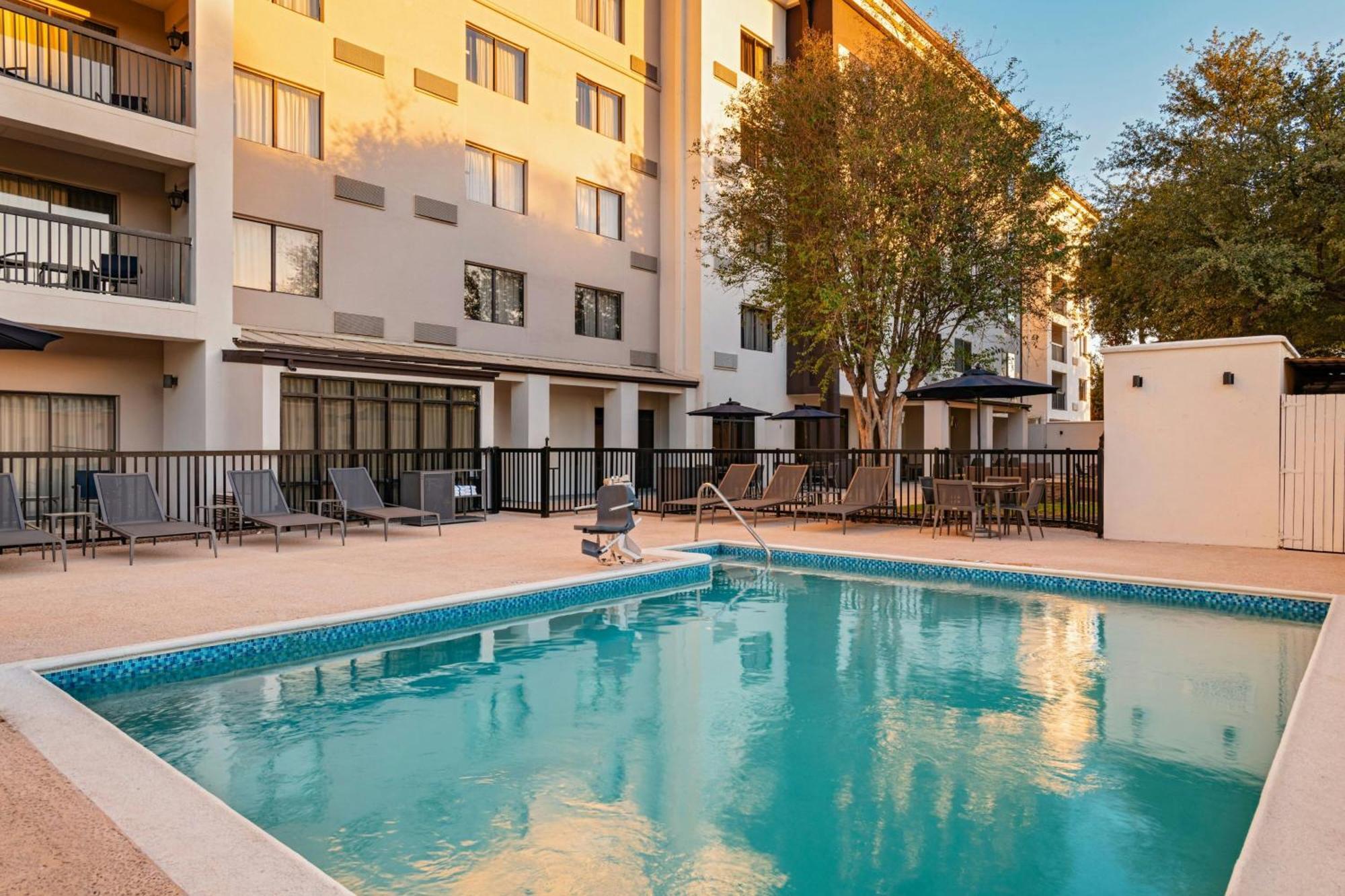 Courtyard Laredo Otel Dış mekan fotoğraf