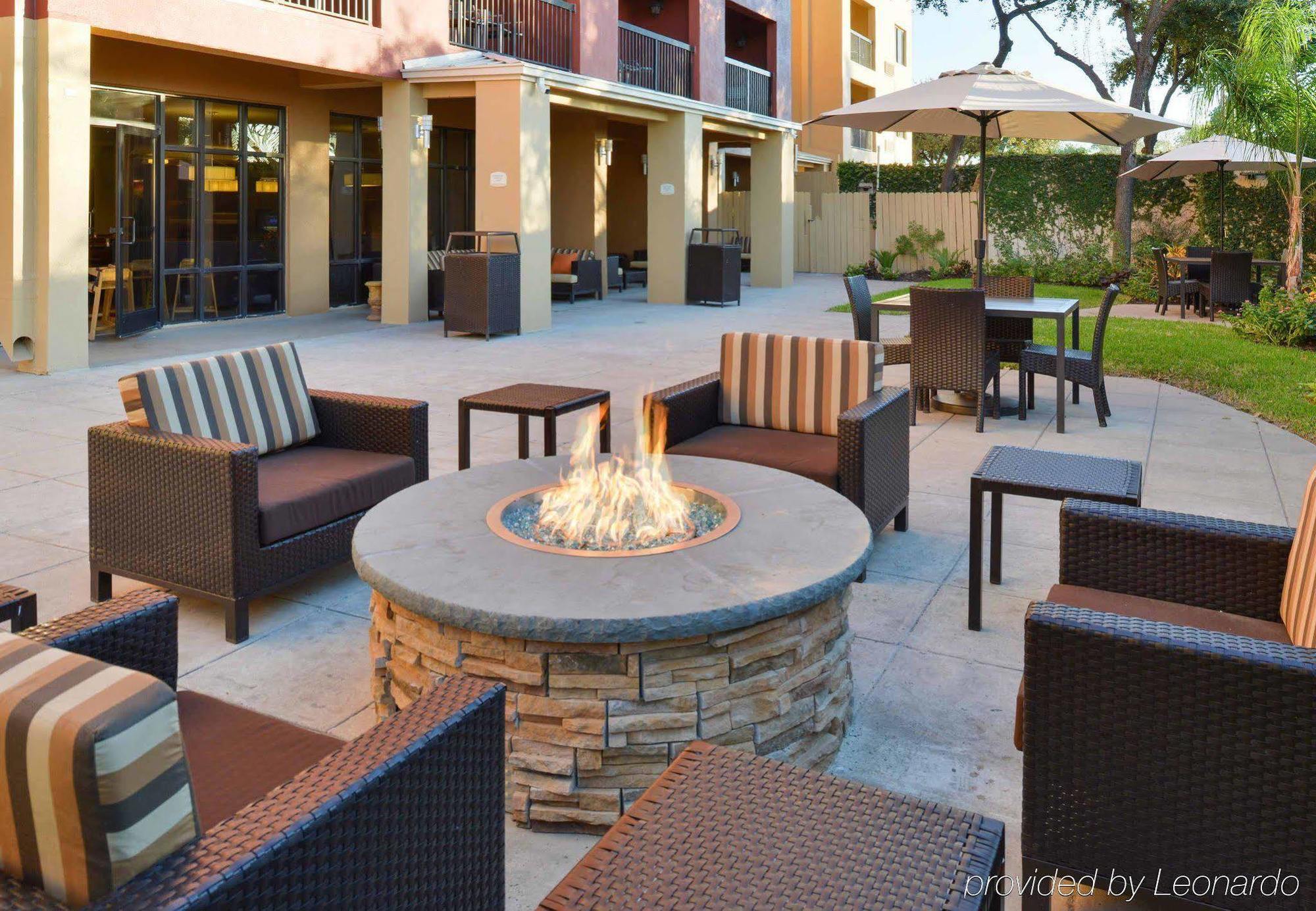 Courtyard Laredo Otel Dış mekan fotoğraf